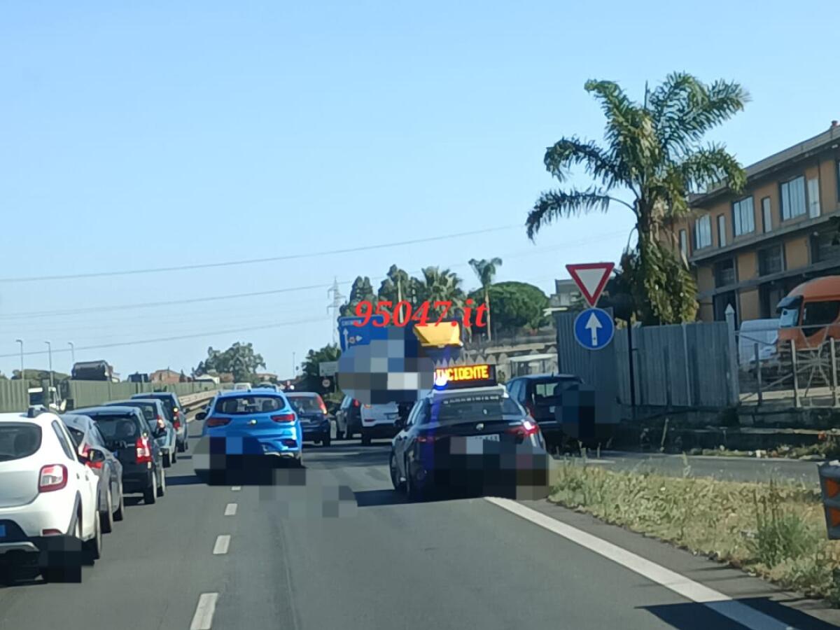 TAMPONAMENTO SULLA SS121, CODE DIREZIONE CATANIA - 