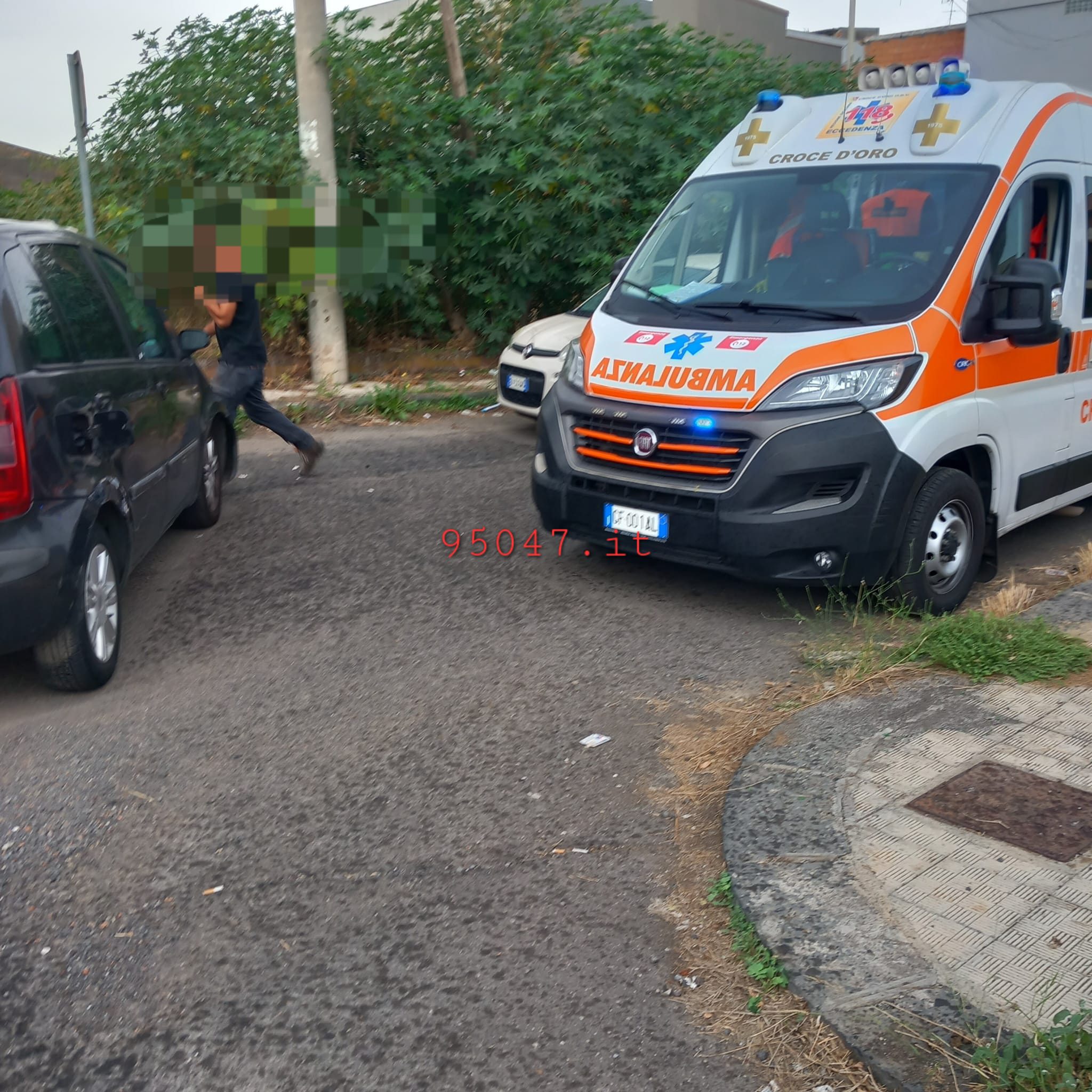 INCIDENTE STRADALE A PATERNÒ VIOLENTO SCONTRO TRA DUE AUTO: TRE FERITI, UNO TRASPORTATO IN OSPEDALE