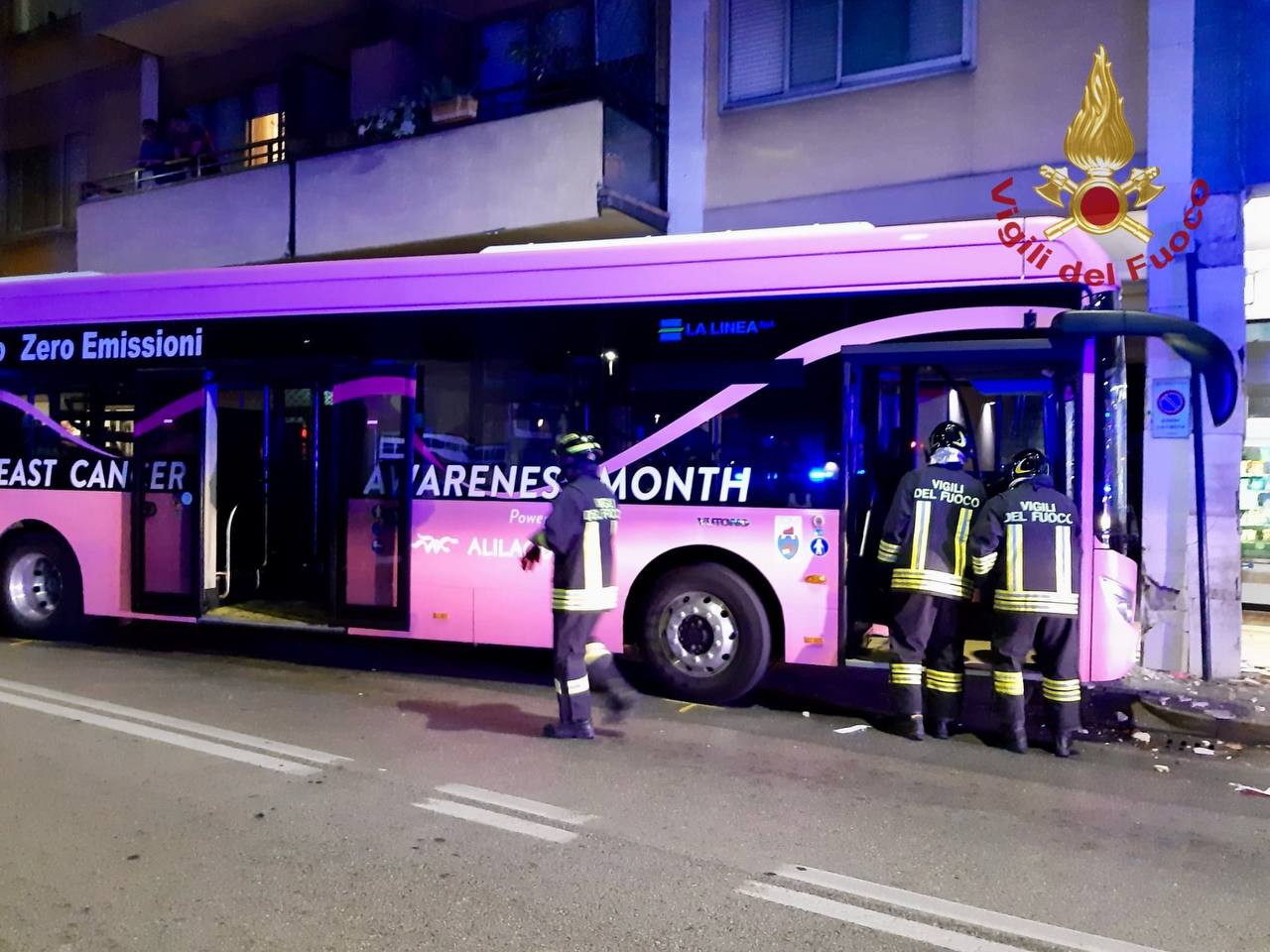 PAURA A MESTRE IERI SERA, BUS SBANDA E FINISCE CONTRO UN PILONE, 15 FERITI (È LA STESSA SOCIETÀ' DELLA STRAGE)
