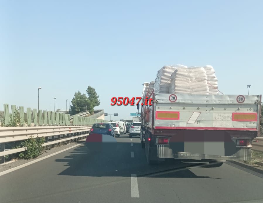 SCONTRO TRA UN AUTO ED UN TIR SULLA SS121 PIANO TAVOLA, LUNGHE CODE