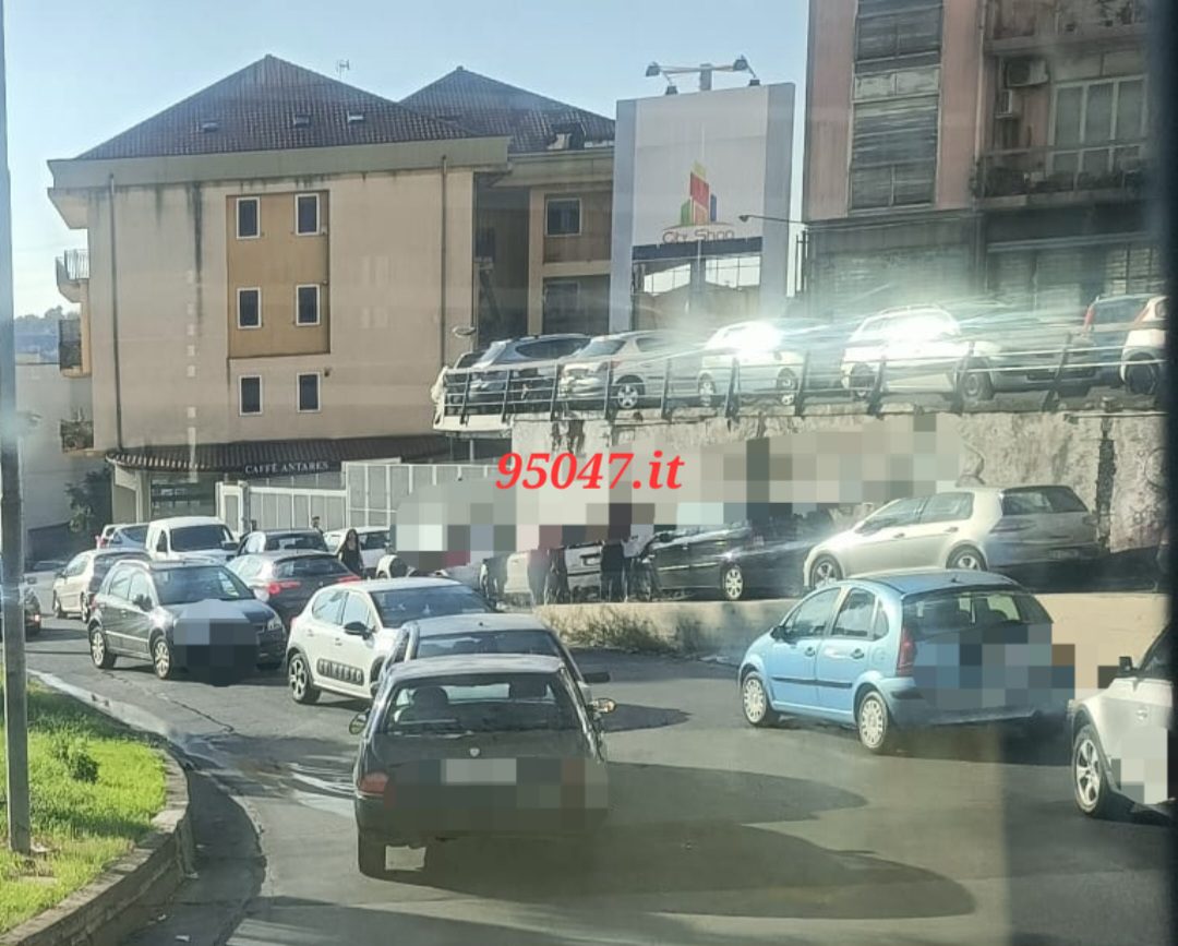 PATERNÒ. SCONTRO FRONTALE TRA DUE AUTOVETTURE AL PALAZZO DI FERRO, FERITI