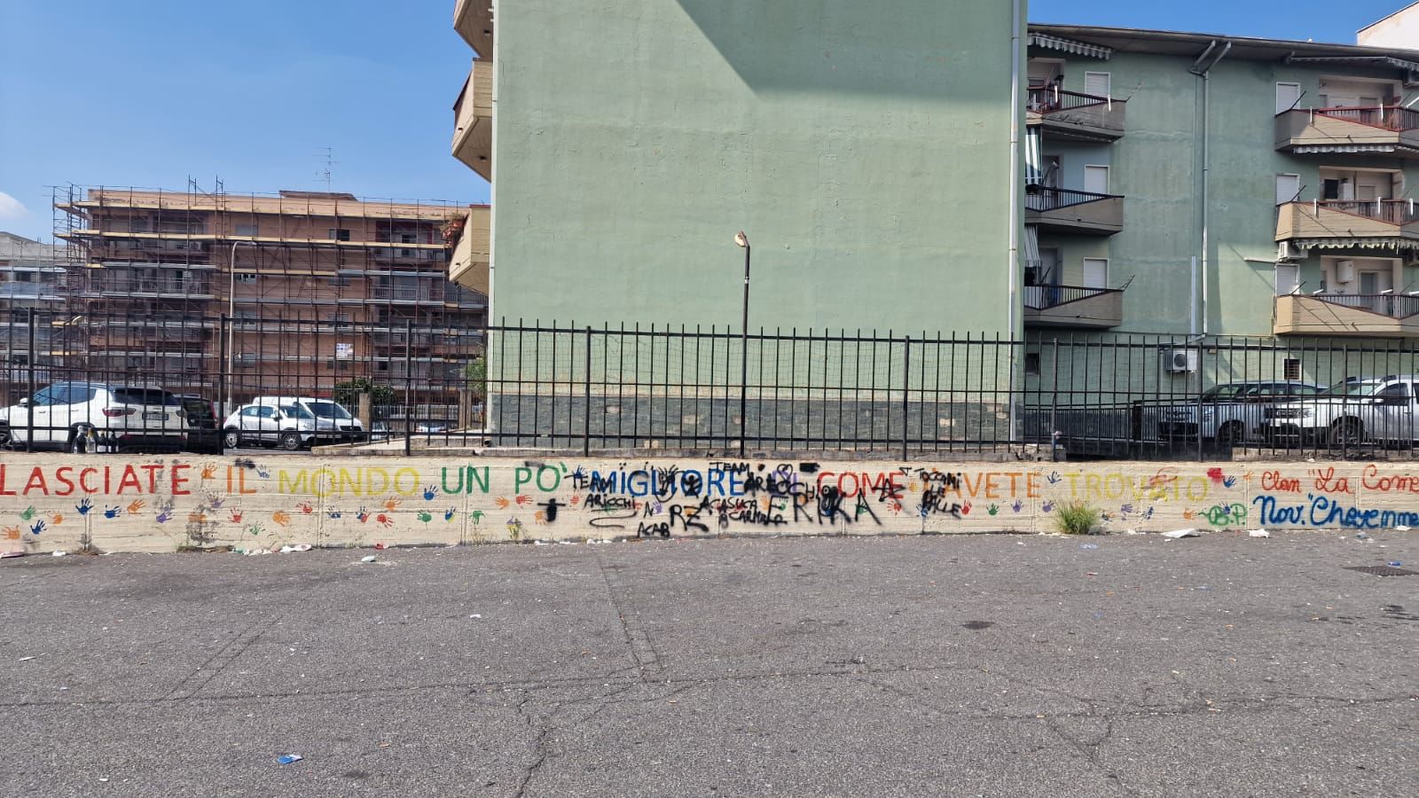 PATERNO'. ATTI VANDALICI CONTRO L'EDIFICIO DELLA PARROCCHIA SPIRITO SANTO E IL MURALES DEL GRUPPO SCOUT