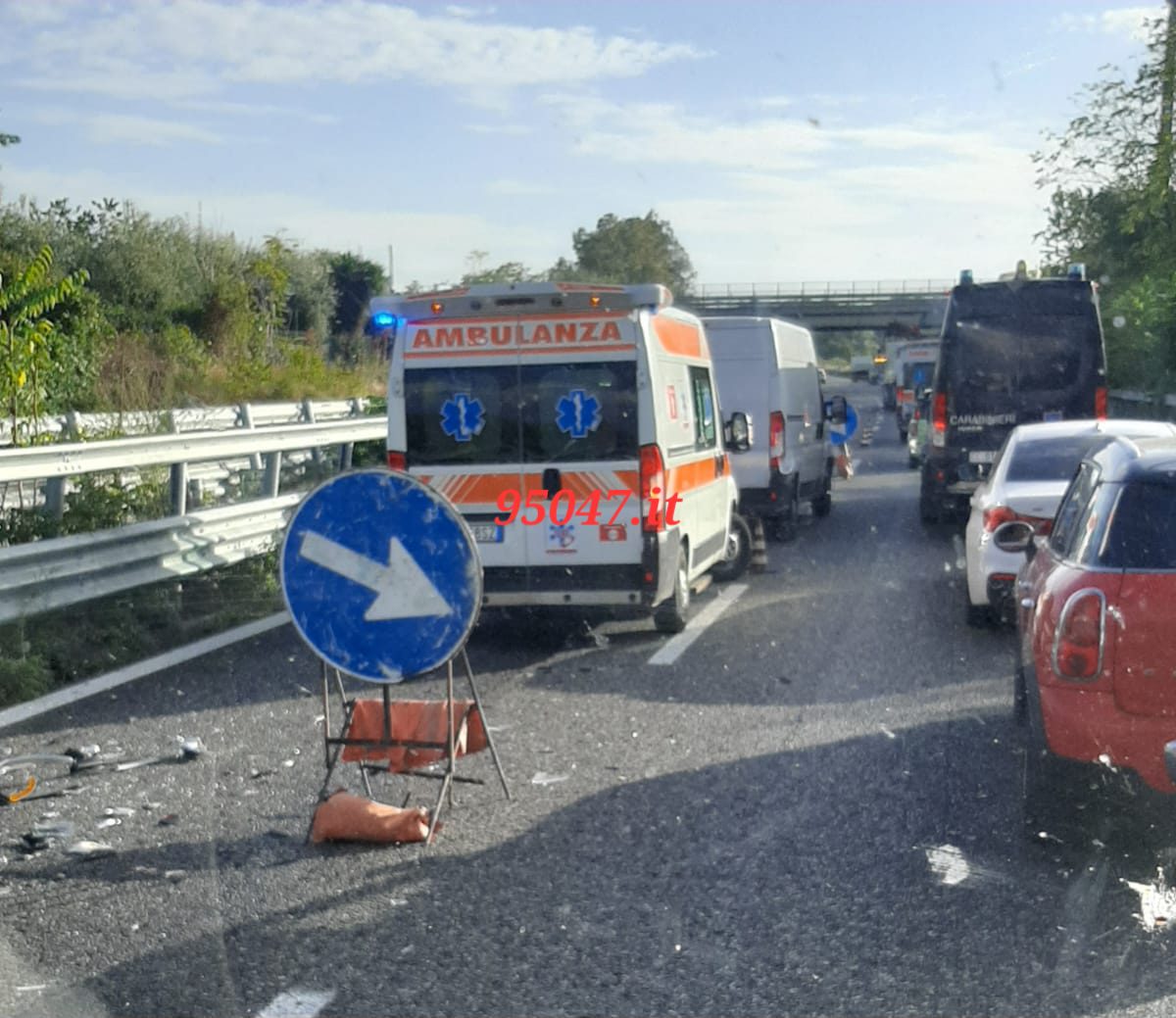 INCIDENTE INSOLITO LUNGO L'AUTOSTRADA CATANIA-MESSINA COINVOLGE CARRO FUNEBRE