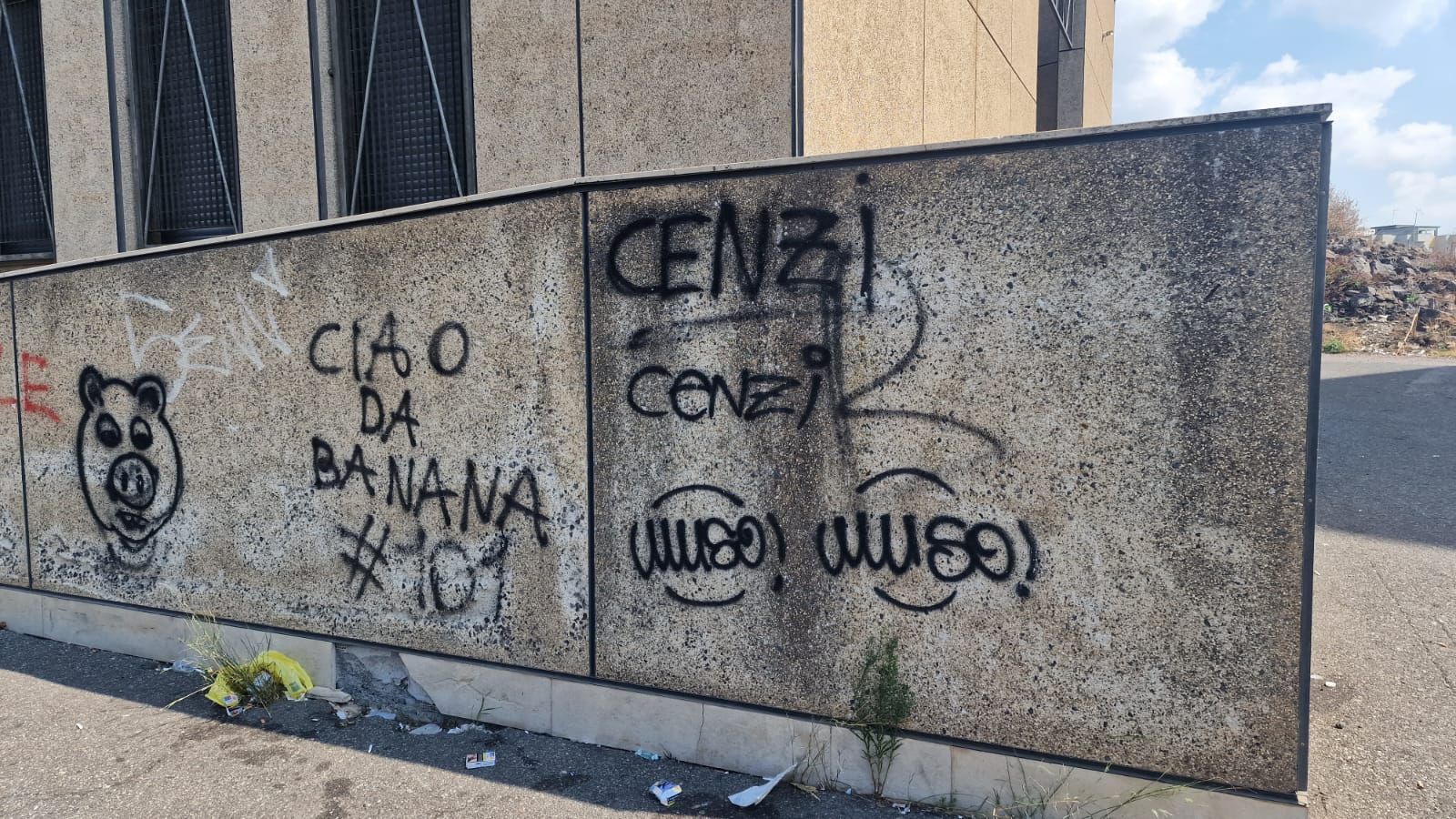 PATERNO'. ATTI VANDALICI CONTRO L'EDIFICIO DELLA PARROCCHIA SPIRITO SANTO E IL MURALES DEL GRUPPO SCOUT