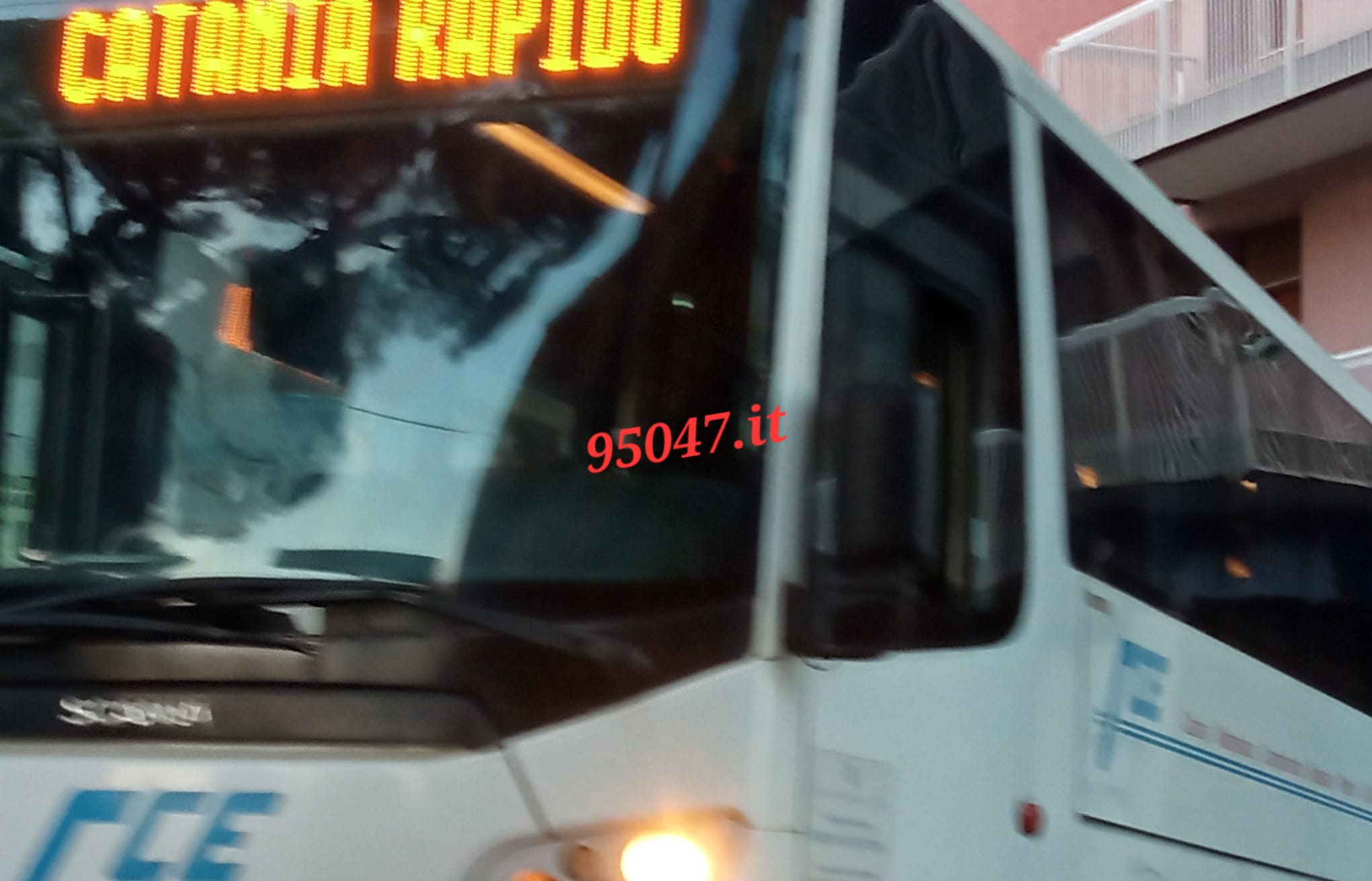 PATERNO'. OGGI IN CITTÀ: DUE INCIDENTI E AUTOBUS BLOCCATO A CAUSA DI PARCHEGGIO SELVAGGIO