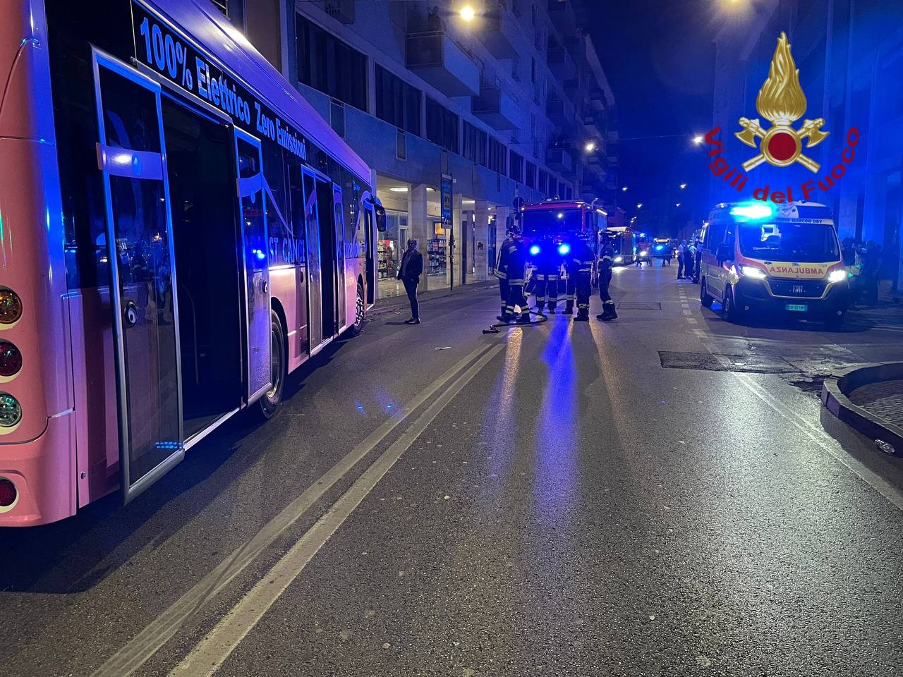 PAURA A MESTRE IERI SERA, BUS SBANDA E FINISCE CONTRO UN PILONE, 15 FERITI (È LA STESSA SOCIETÀ' DELLA STRAGE)