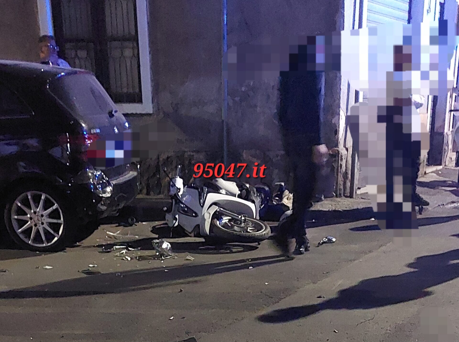 GRAVE INCIDENTE STRADALE IERI A PATERNÒ: CENTAURO FERITO IN UNO SCONTRO TRA UNA FIAT 500 E UNO SCOOTER