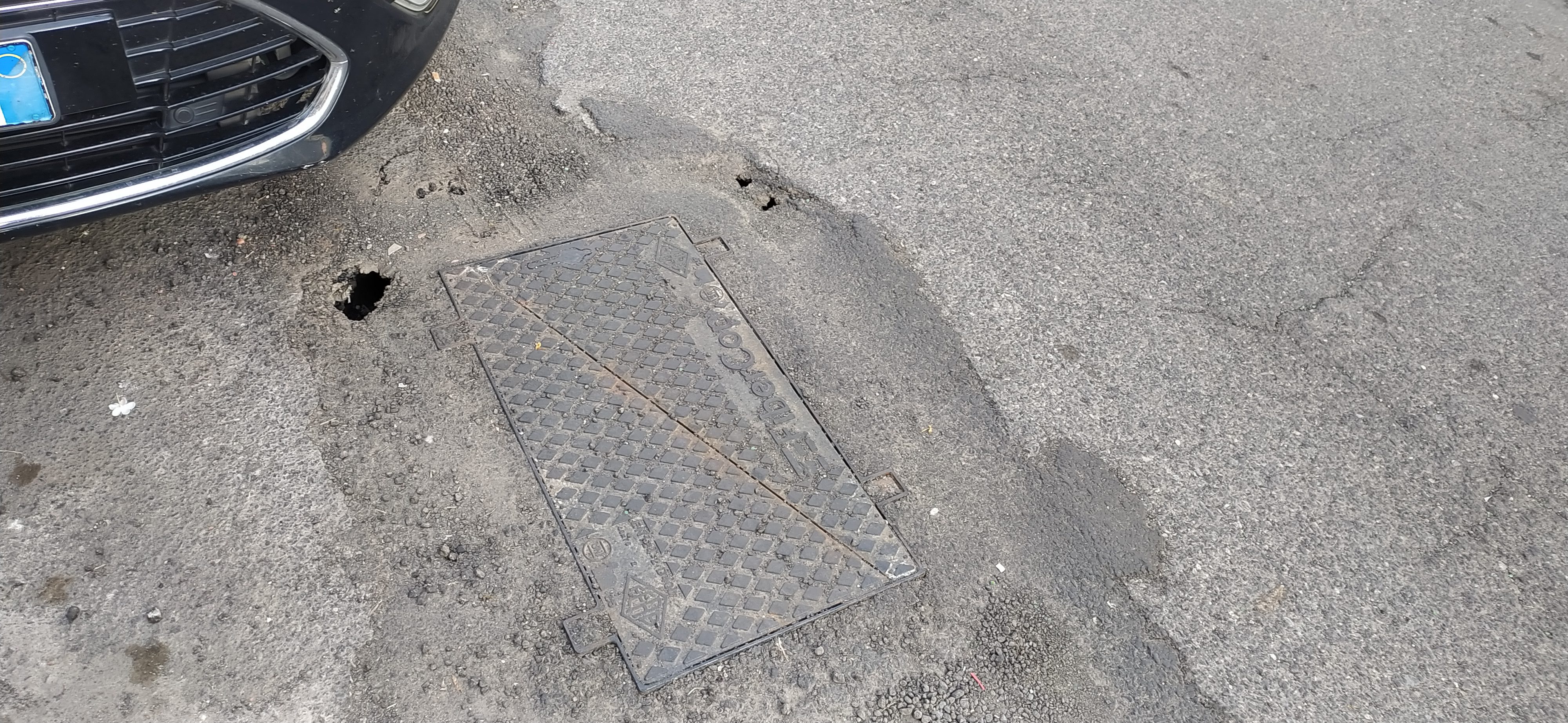 SEGNALAZIONE UTENTI: PROBLEMI CON IL TOMBINO IN VIA ESTONIA