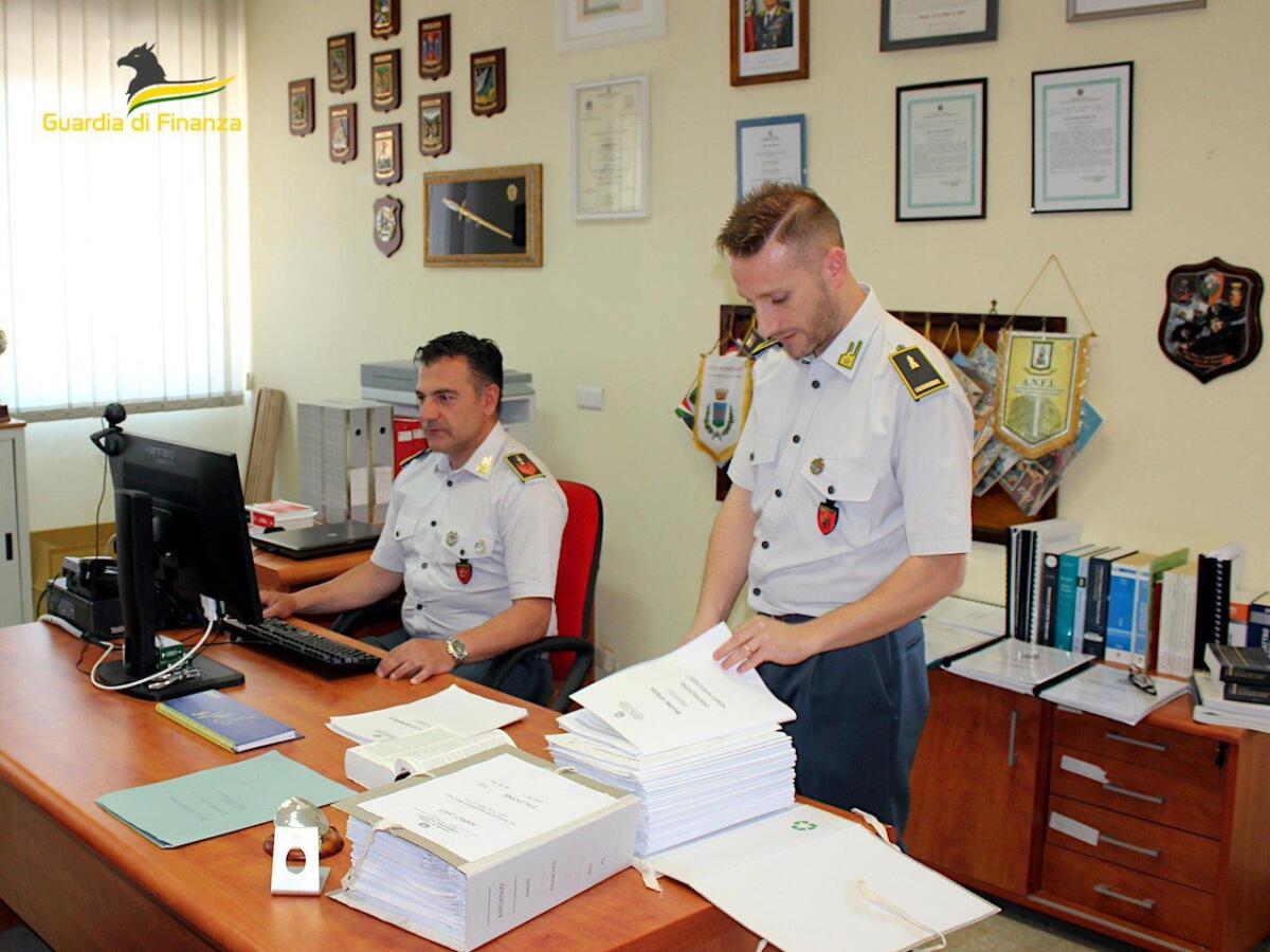 ADRANO. BARBIERE “DISOCCUPATO” E PERCETTORE DEL REDDITO DI DISOCCUPAZIONE: EVADE PER 700MILA EURO - 