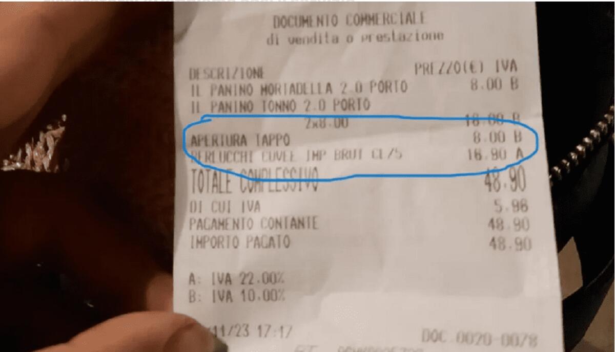 “APERTURA TAPPO 8 EURO”: LO SCONTRINO NELL’ENOTECA DEL PORTO DI PALERMO - 