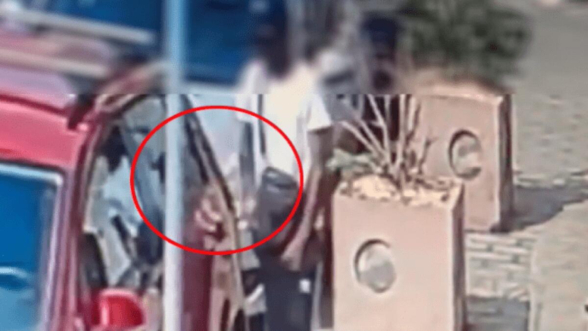 CATANIA. TENTA DI RUBARE SU UN’AUTO E AGGREDISCE IL PROPRIETARIO.BLOCCATO E DENUNCIATO DAI CARABINIERI. - 