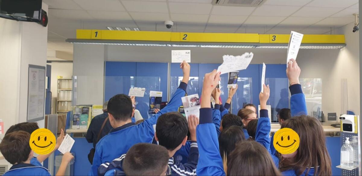 POSTE ITALIANE: ALUNNI DI BELPASSO SPEDISCONO CARTOLINE PER PROMUOVERE LA PROVINCIA DI CATANIA - 