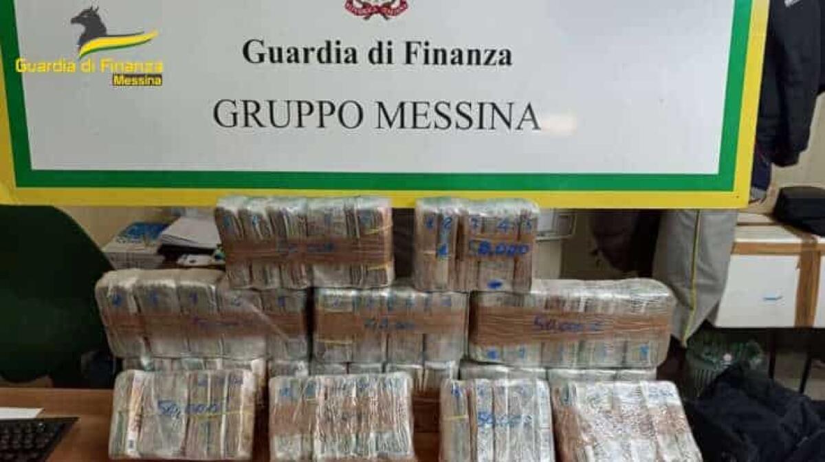 BLOCCATO AGLI IMBARCADERI DI MESSINA CON 600.000 EURO IN CONTANTI NEL BORSONE, FERMATO PERCETTORE DEL RDC - 