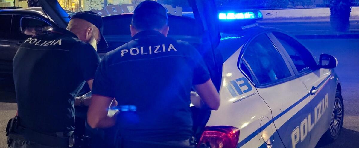 CATANIA. IN SCOOTER CON UNA PISTOLA GIOCATTOLO, DUE GIOVANI DENUNCIATI DALLA POLIZIA - 