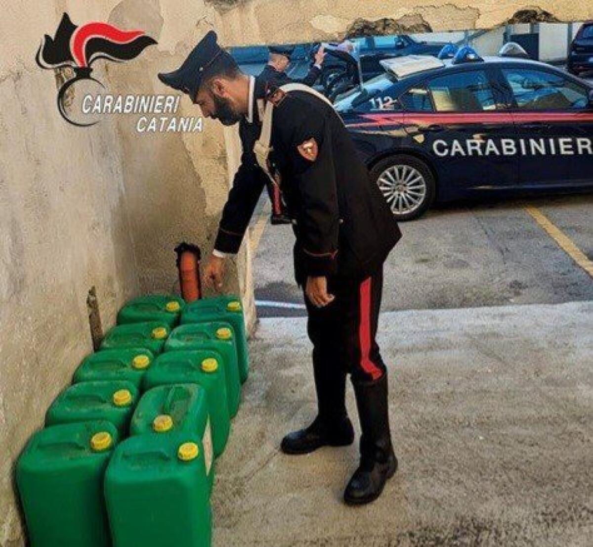 I CARABINIERI RECUPERANO OTTO FUSTI DI CONCIME RUBATI NELLE CAMPAGNE DI PATERNÒ, DENUNCIATO 56 ENNE - 