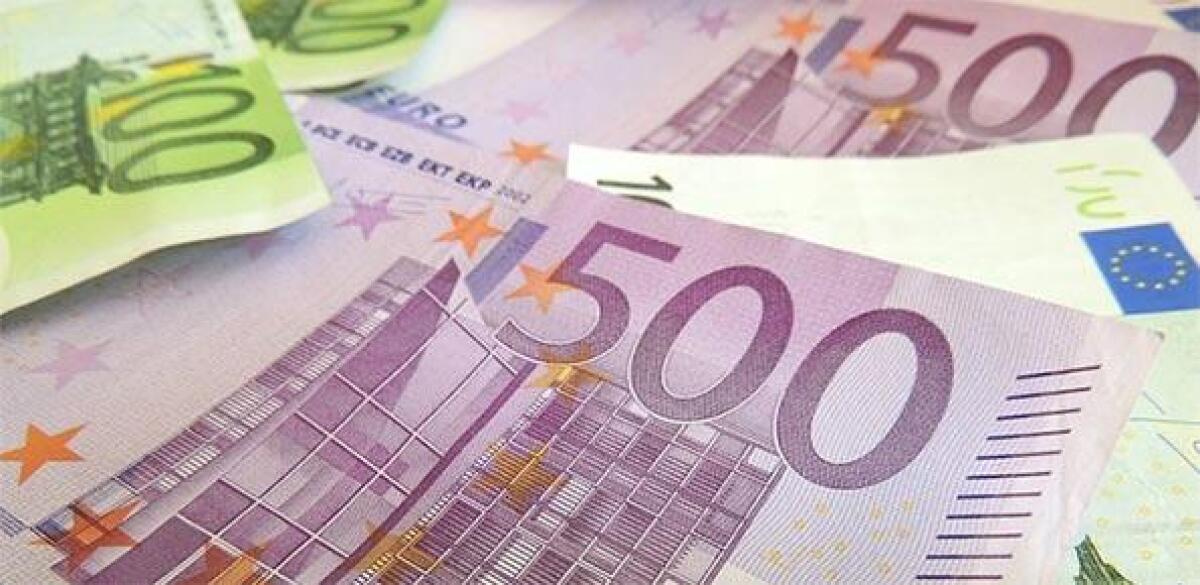 LO “AGGANCIA” SU UN SITO DI INCONTRI E POI GLI CHIEDE 500 EURO: LEI ARRESTATA, IL COMPLICE DENUNCIATO - 