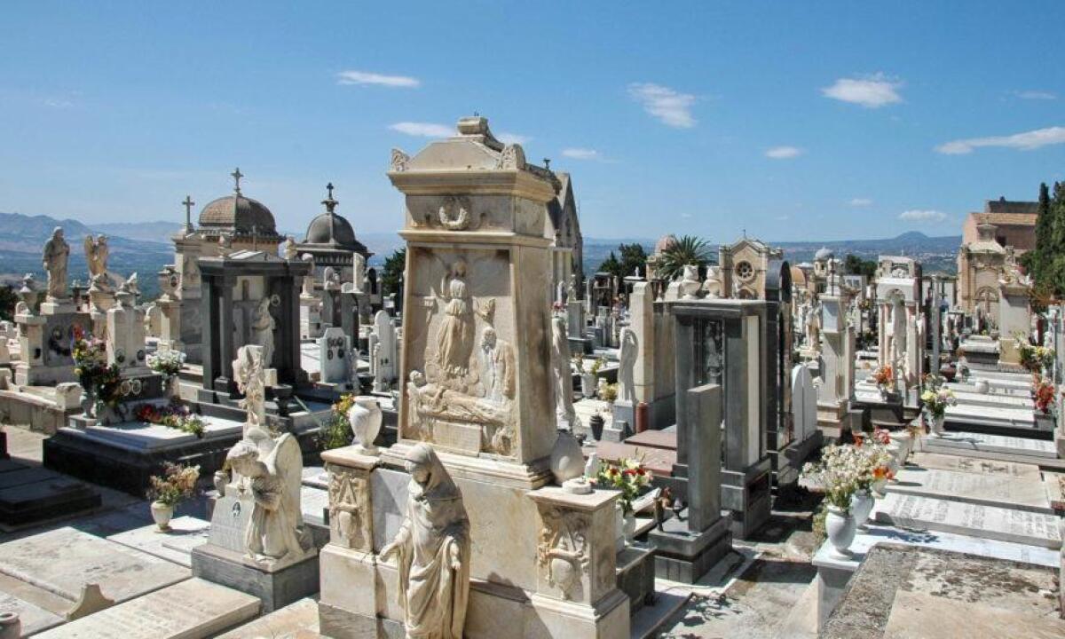 PATERNO’: ORARIO APERTURA E CHIUSURA CIVICI CIMITERI GIORNO 1 E 2 NOVEMBRE 2023 - 