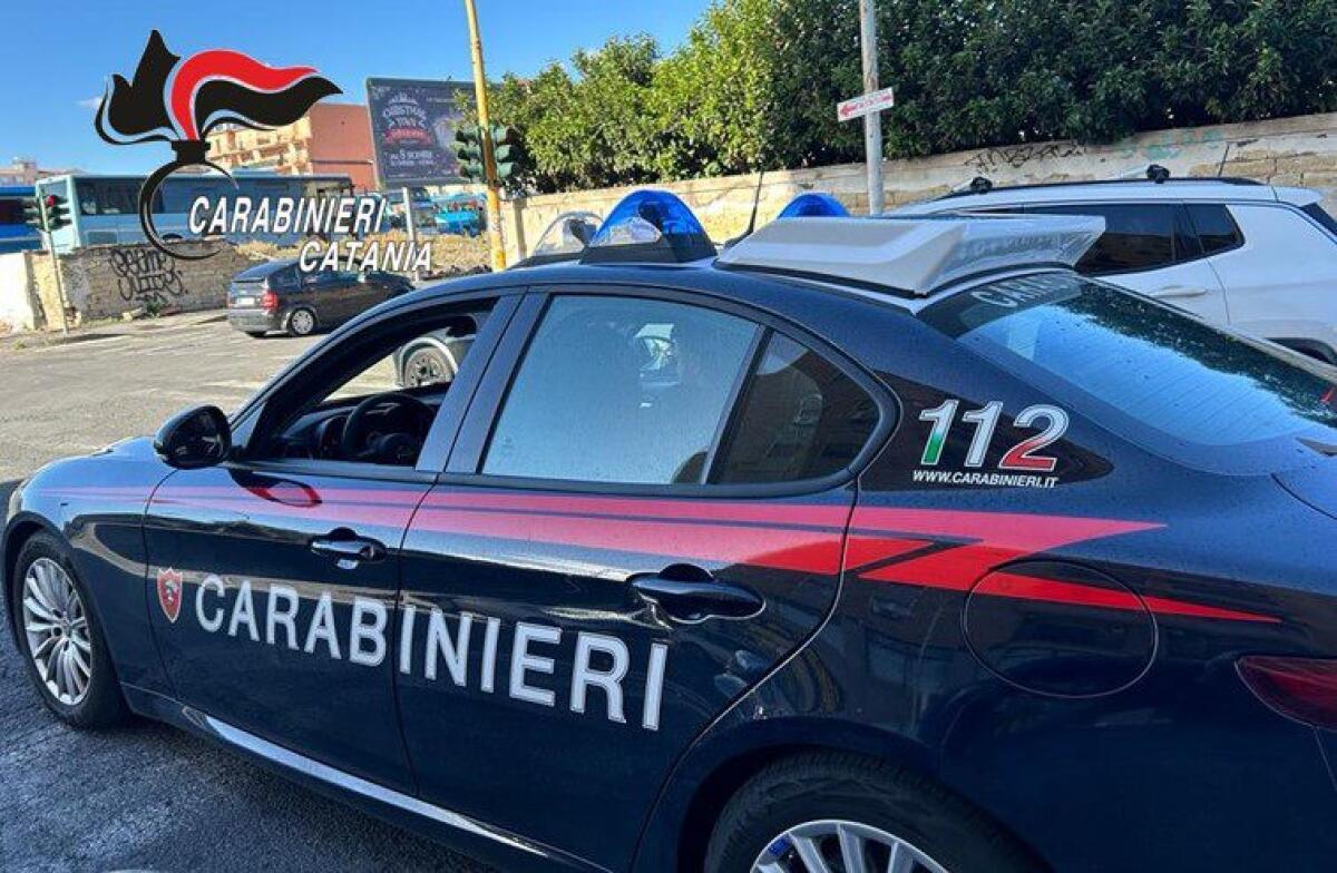 CATANIA. FUGGE DAI CARABINIERI, TORNA A CASA E SI FA TROVARE IN PIGIAMA: UN ARRESTO - 