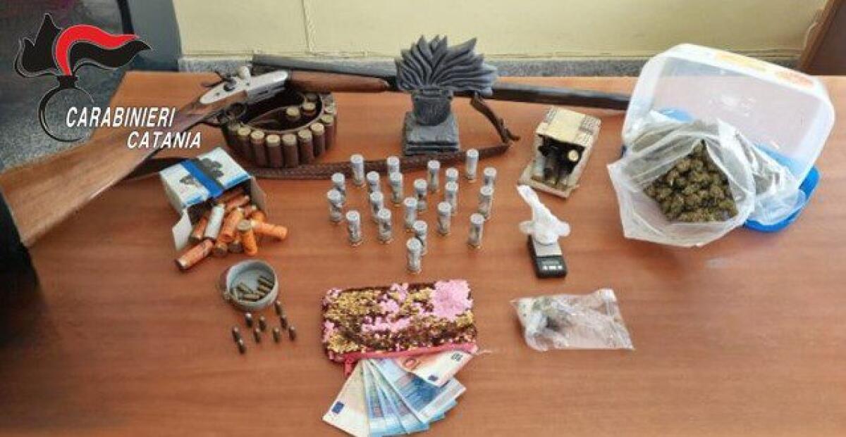 SVELATO UN NASCONDIGLIO DI ARMI E DROGA A BELPASSO GRAZIE AI POST SOCIAL DI UN GIOVANE. - 