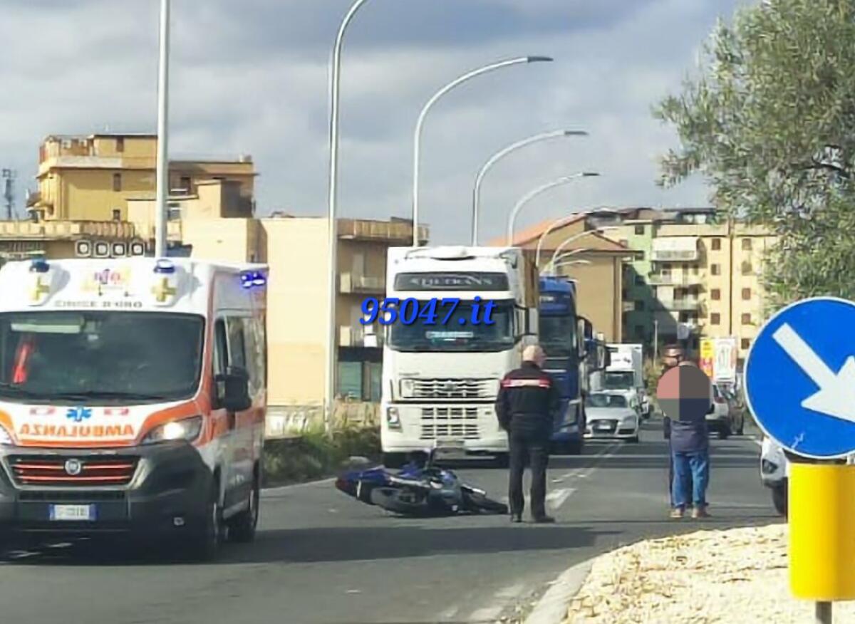 INCIDENTE ALLA ROTONDA DEL CORSO ITALIA. SCONTRO AUTO MOTO, FERITO CENTAURO - 