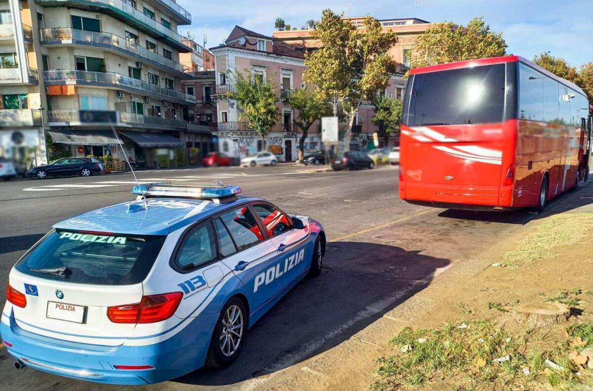 CATANIA: 13 PATENTI RITIRATE PER 'FURBETTI DELLA CORSIA DI EMERGENZA' - 