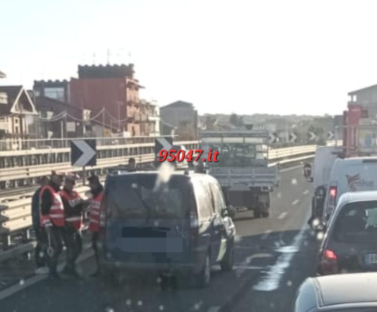 INCIDENTE SULLA SS121 E TRAFFICO BLOCCATO IN DIREZIONE CATANIA - 