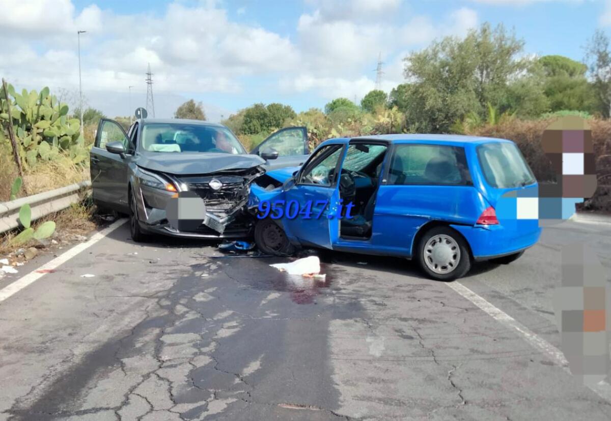 GRAVE INCIDENTE STRADALE A BELPASSO: QUATTRO FERITI IN VIOLENTA COLLISIONE TRA DUE AUTOVETTURE - 