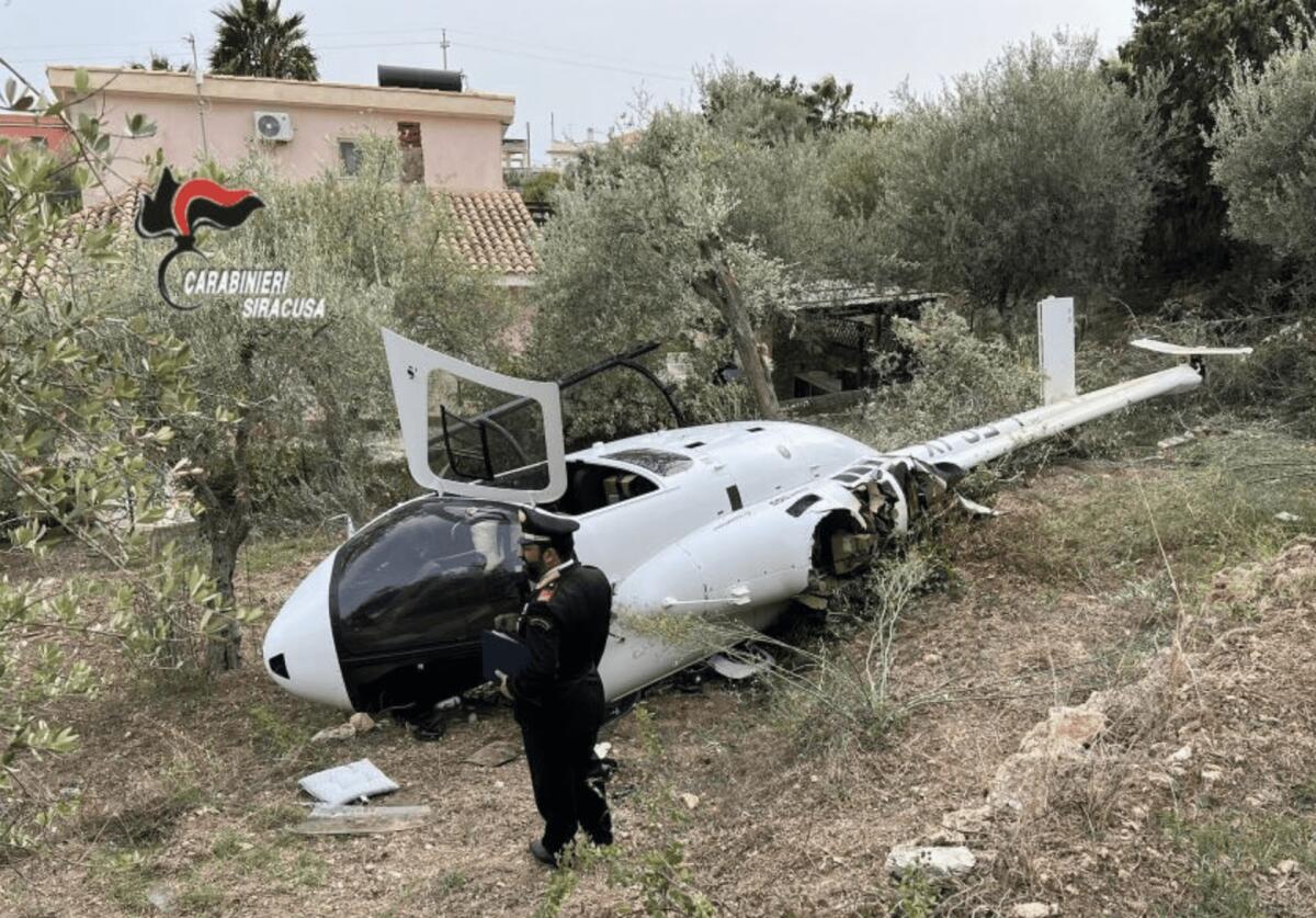 ELICOTTERO PRECIPITA A NOTO, SALVE LE 3 PERSONE A BORDO - 