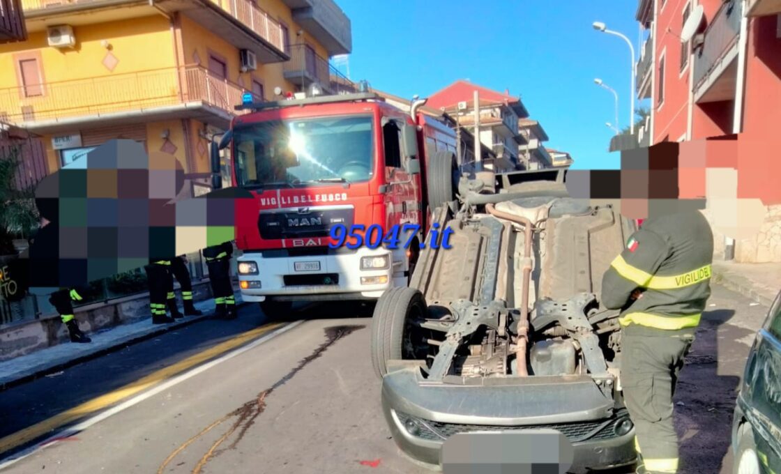 MISTERBIANCO. UN’AUTOMOBILE SI RIBALTA IN VIA SAN NICOLO'
