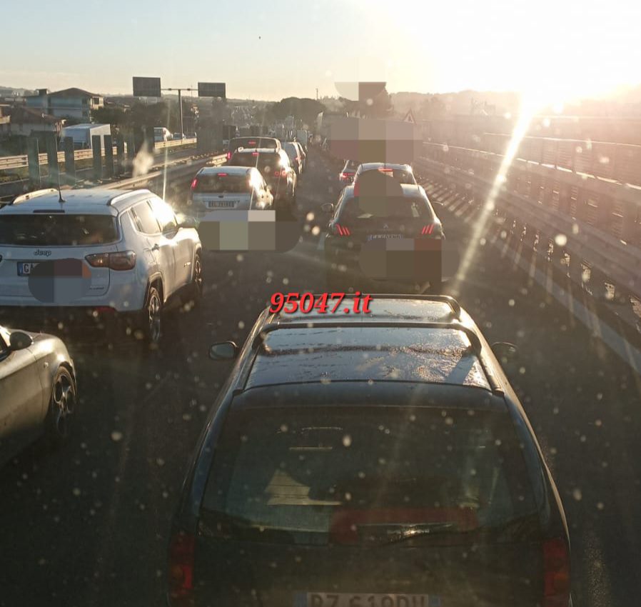 TAMPONAMENTO SULLA SS121 E TRAFFICO CONGESTIONATO IN  DIREZIONE CATANIA