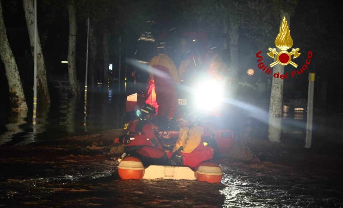 MALTEMPO NEL NORD ITALIA: CINQUE MORTI IN TOSCANA, ALLERTA PER IL PICCO DELLA PIENA DELL'ARNO PREVISTA PER LE 13
