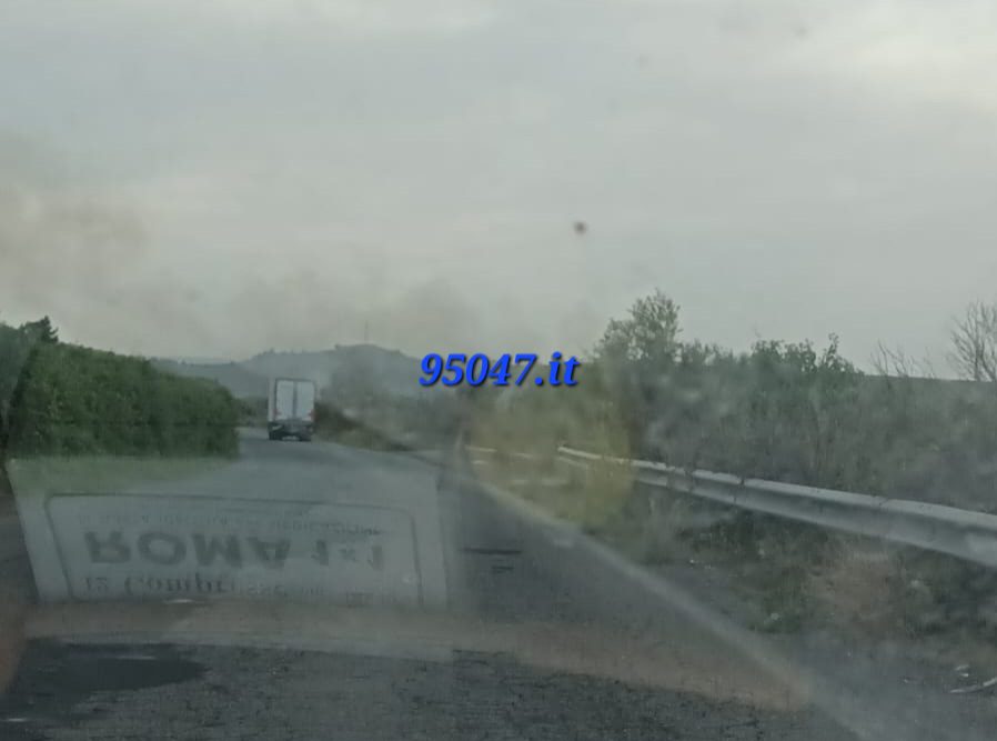 INCENDIO DI STERPAGLIE A PONTE BARCA: INTERVENTO URGENTE DEI VIGILI DEL FUOCO