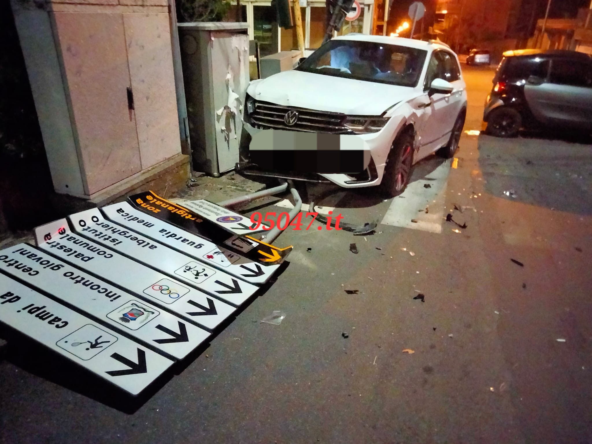 SCONTRO TRA DUE AUTO  IERI SERA A NICOLOSI: UN FERITO TRASPORTATO IN OSPEDALE