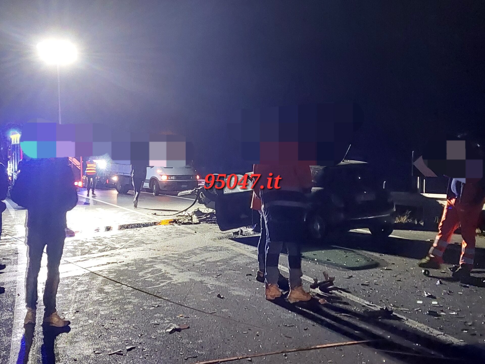 GRAVISSIMO INCIDENTE SULLA SS284 A SCALILLI, COINVOLTI DUE AUTOVETTURE ED UN MEZZO PESANTE. FERITI