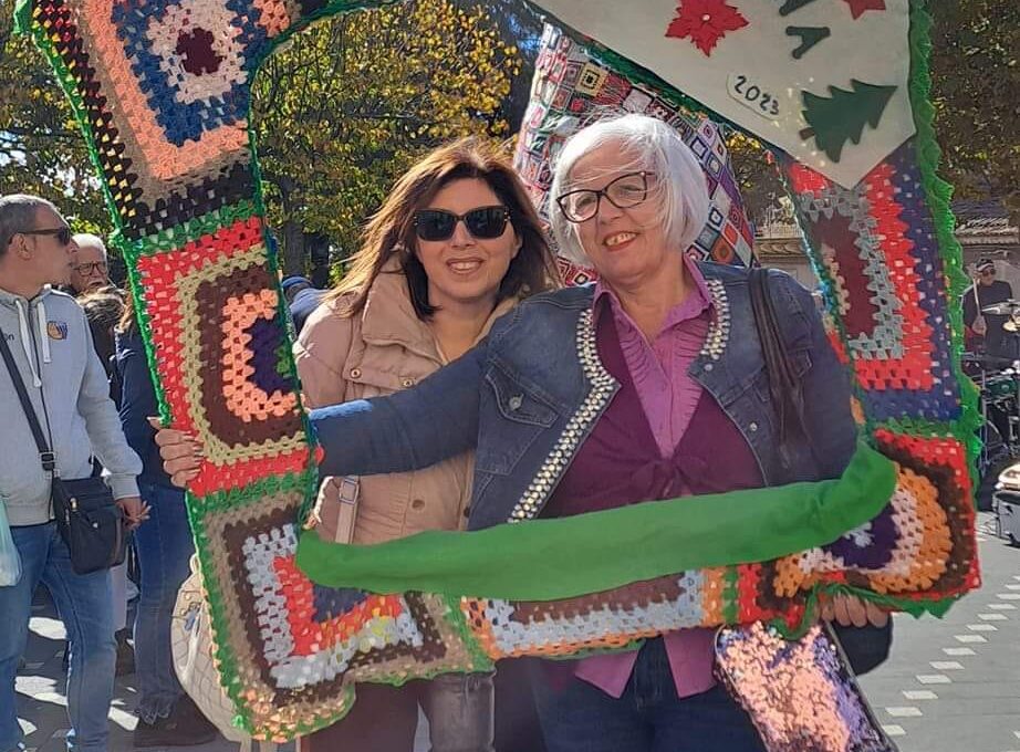 RAGALNA. L'ARTE DELL'UNCINETTO ALLA SAGRA DEI CALICEDDI: UN LEGAME DI TRADIZIONE E COMUNITÀ