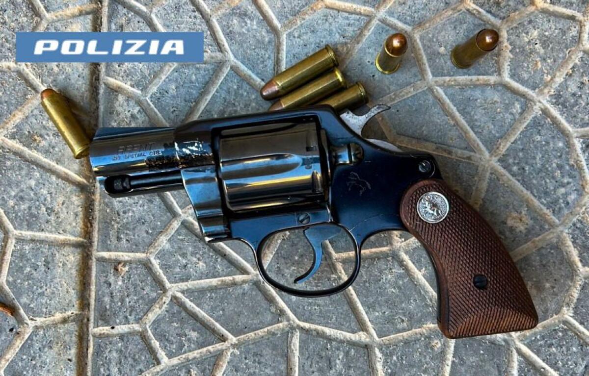 CATANIA. NASCONDEVA UNA PISTOLA RUBATA IN UN ARMADIO, 33ENNE ARRESTATO DALLA POLIZIA DI STATO - 