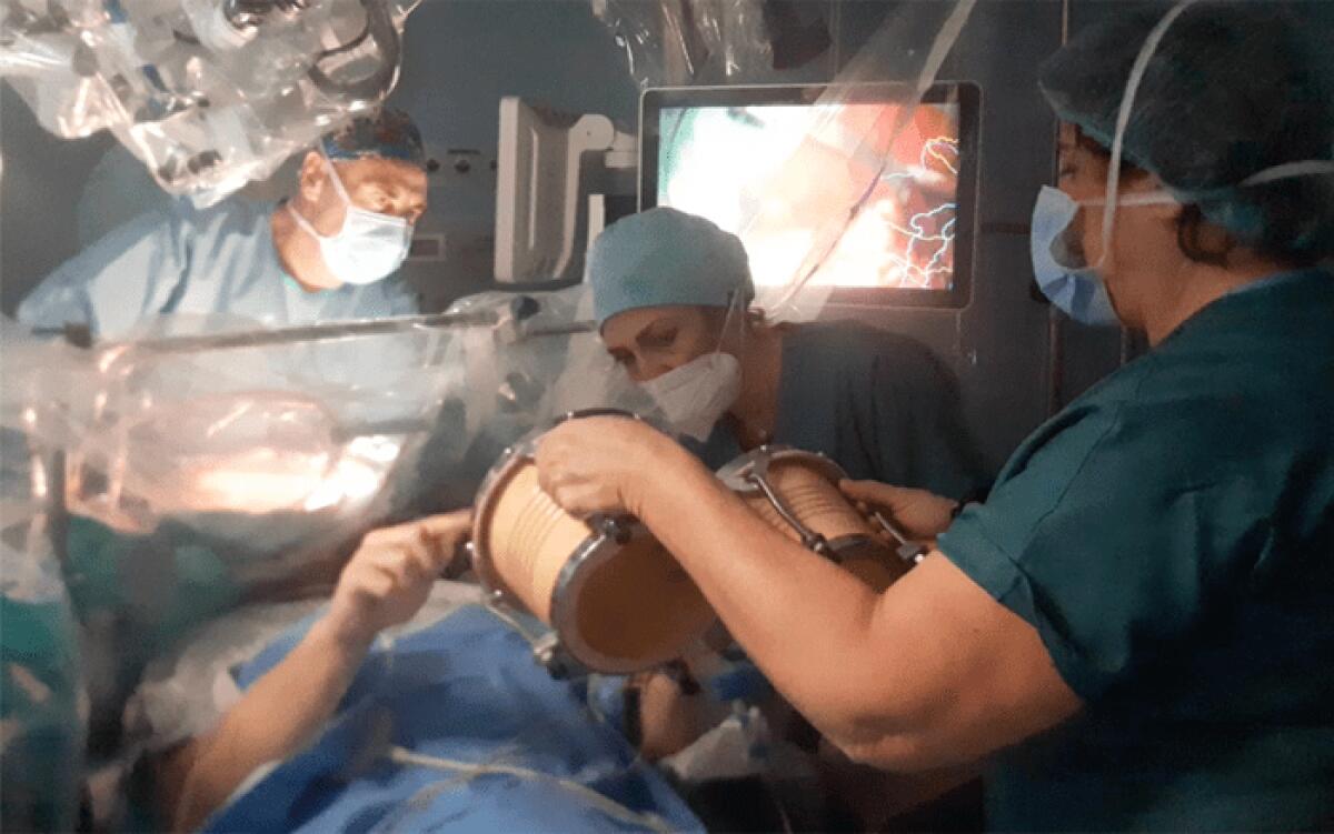 CREMONA. SUONA TAMBURI MENTRE VIENE OPERATO DA SVEGLIO AL CERVELLO - 