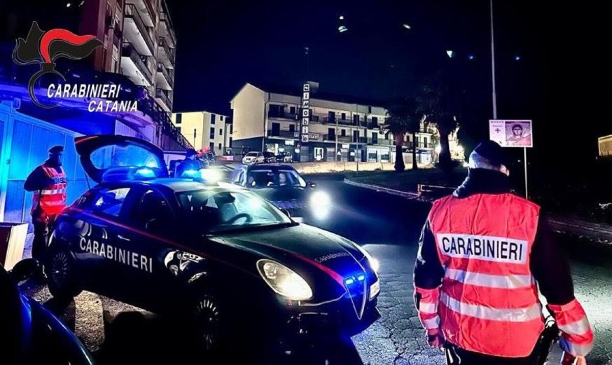 PATERNO: CONTROLLI DEI CC. MULTE PER 8.000 EURO, SEQUESTRATI TRE MOTOVEICOLI PER GUIDA SENZA PATENTE E SEGNALATI ALLA PREFETTURA DUE GIOVANI CHE AVEVANO NASCOSTO MARIJUANA - 