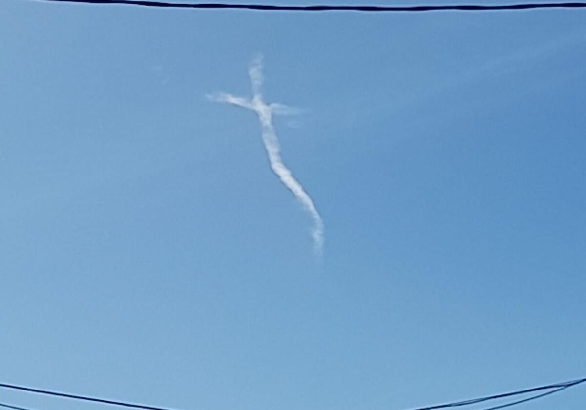 UNA CROCE NEL CIELO DI PATERNO': UN FENOMENO APPARSO QUESTA MATTINA, TANTE LE SEGNALAZIONI - 