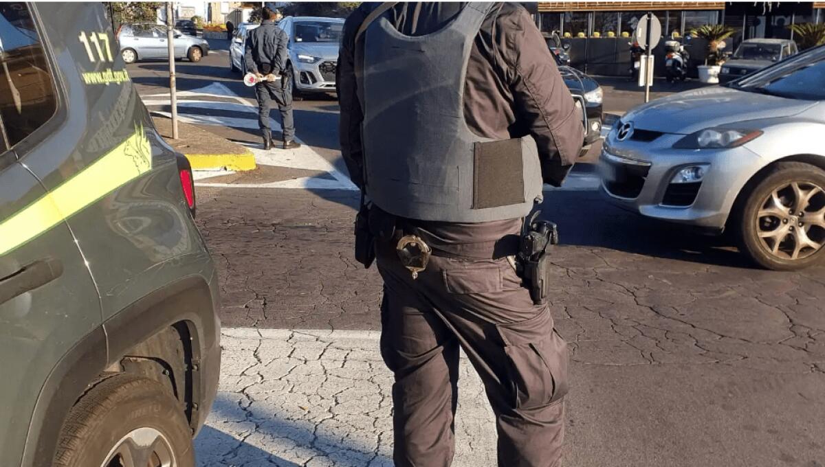 CONTROLLI GDF A CATANIA: RECUPERATE 32 AUTO E DUE MOTO RUBATE - 