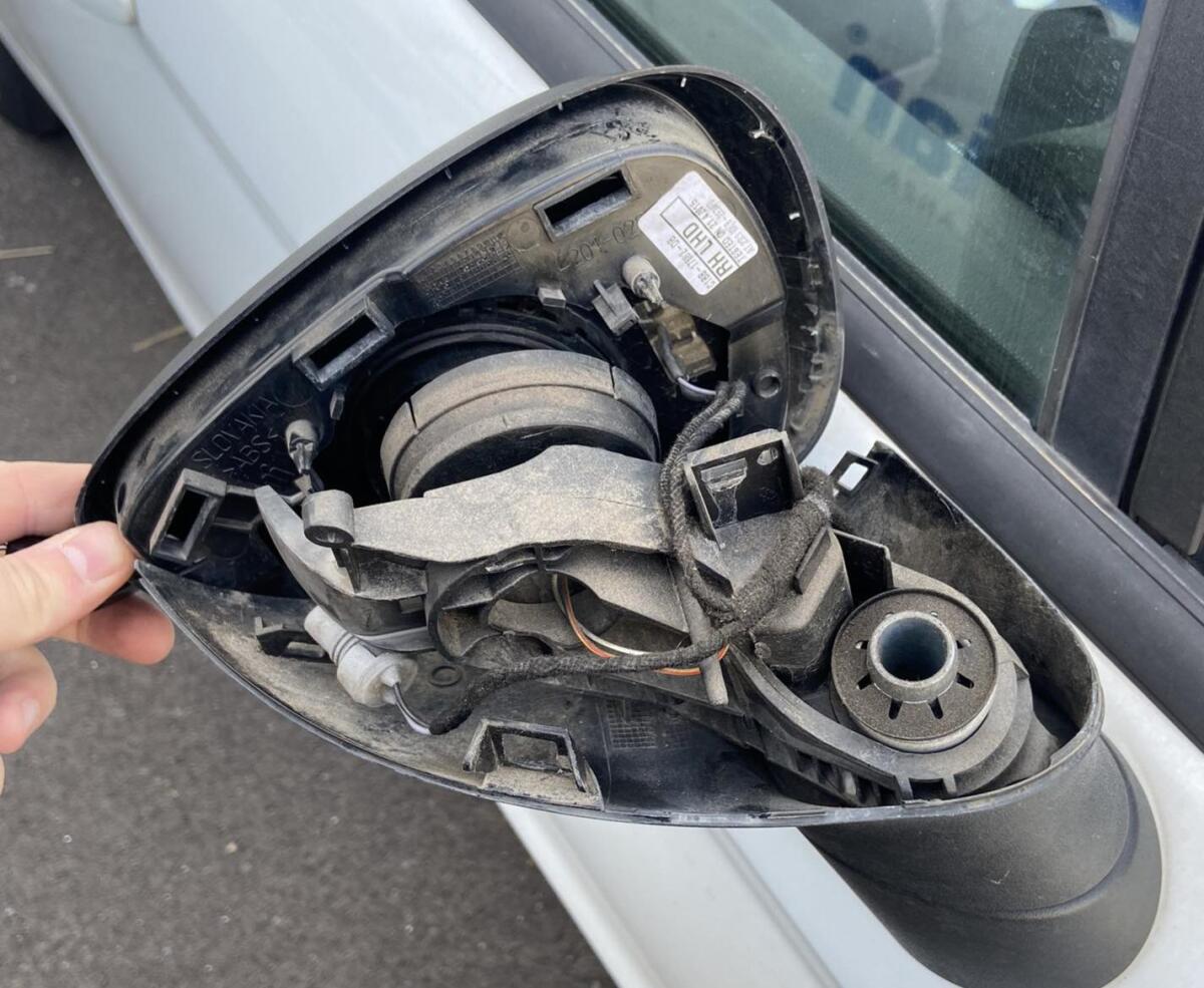 ATTENZIONE ALLA TRUFFA DELLO SPECCHIETTO: SEGNALATO UN TENTATIVO IN VIA VITTORIO EMANUELE  A PATERNO' - 