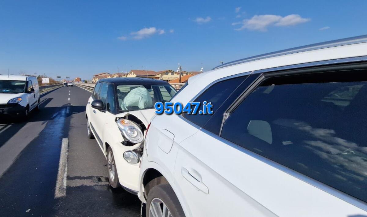 ENNESIMO INCIDENTE SULLA SS121 , DUE FERITI - 