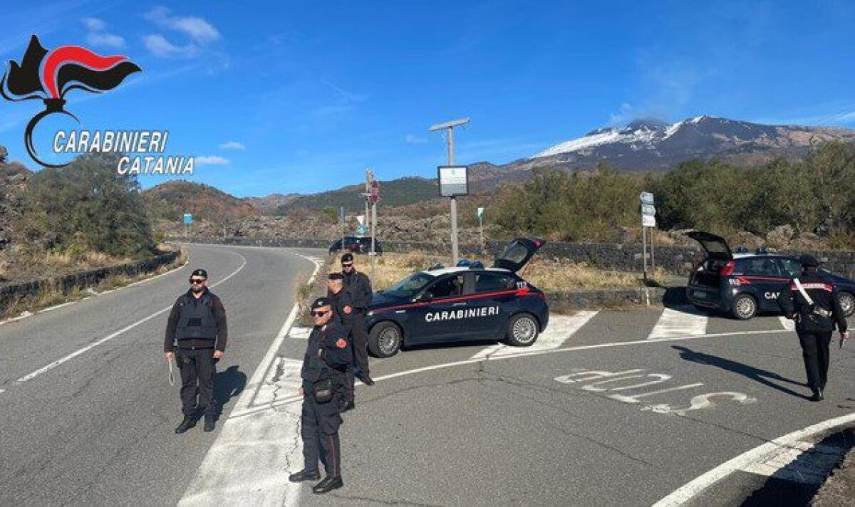 CONTINUA IL “BUON NATALE SICURO” DEI CARABINIERI: CONTROLLI ANCHE AL RIFUGIO SAPIENZA E ALLE PENDICI DEL VULCANO, ELEVATE SANZIONI PER OLTRE 15MILA EURO - 