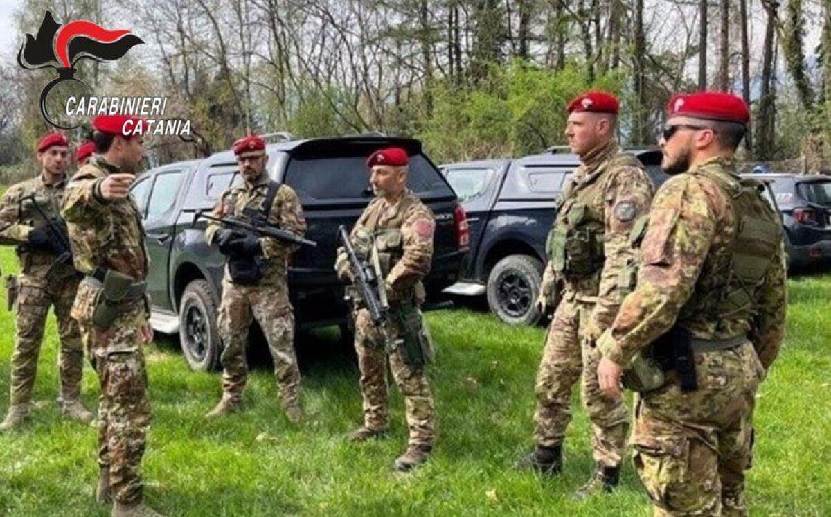 SANTA MARIA DI LICODIA, SCOVATO CON LE MANI … NELLE PIETRE: PREGIUDICATO PER MAFIA DENUNCIATO PERCHÉ NASCONDEVA LA DROGA IN UNA PARETE - 