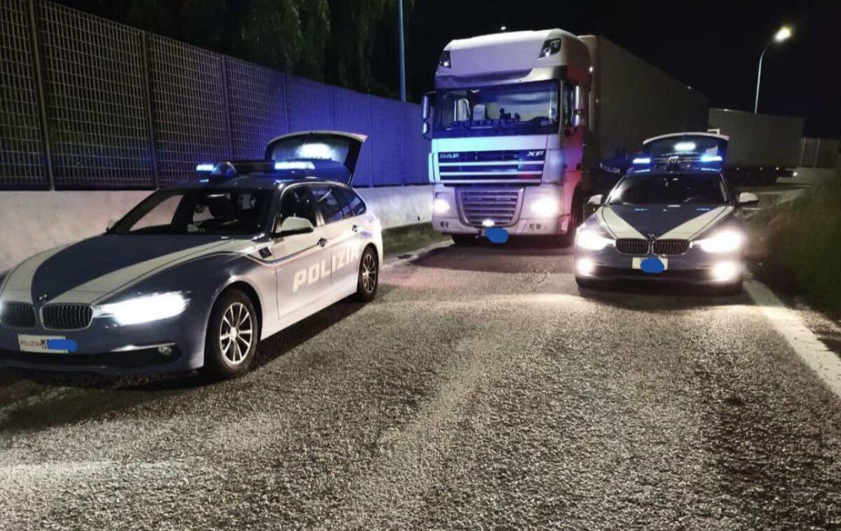 METTONO A SEGNO FURTO IN AZIENDA E VENGONO INSEGUITI DA IMPRENDITORE, DUE ARRESTI - 