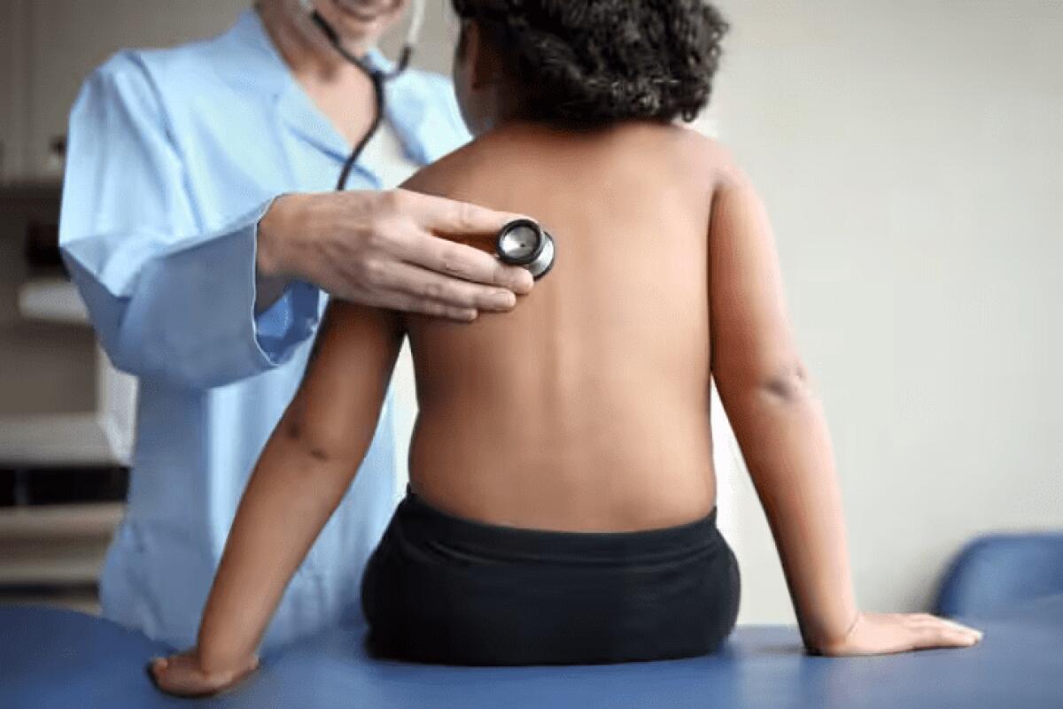 POLMONITE BAMBINI, DUE CASI SEGNALATI IN ITALIA. I PEDIATRI: "NESSUN ALLARME E USATE GLI ANTIBIOTICI SOLO SE PRESCRITTI DAL MEDICO" - 