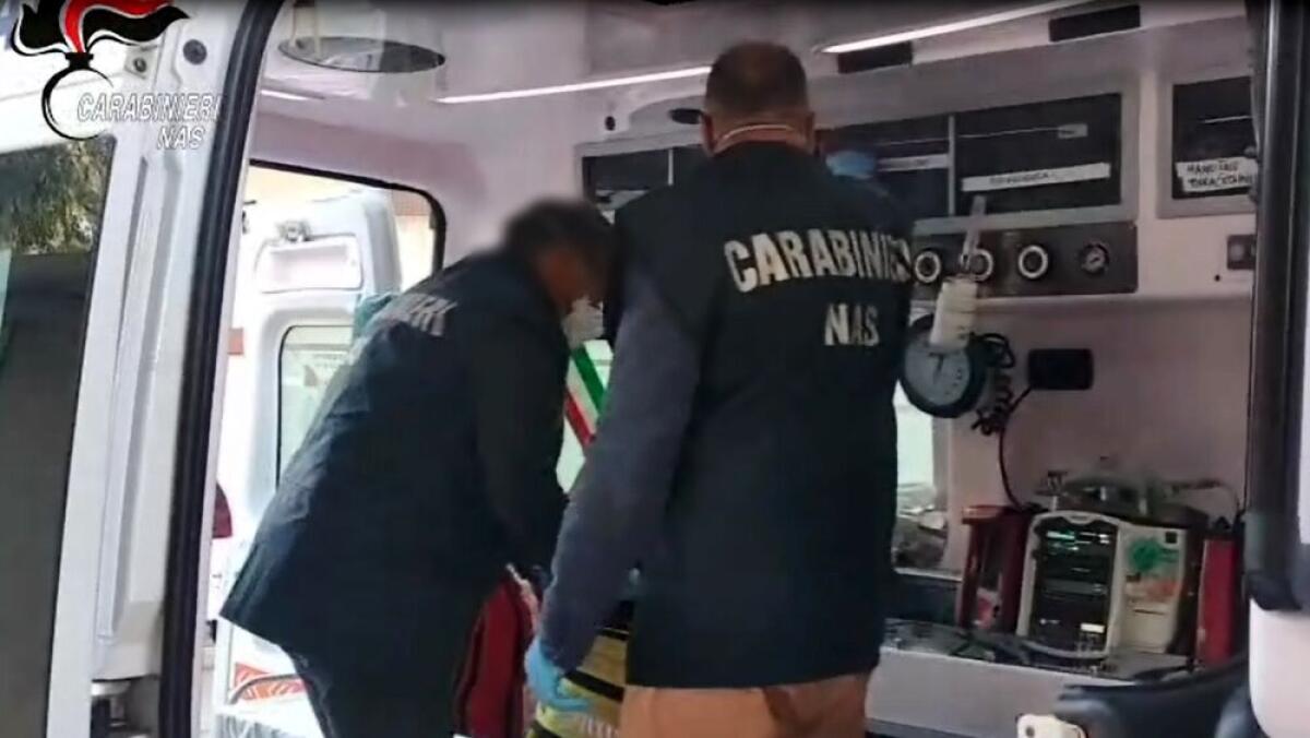 CATANIA, AMBULANZE PRIVATE SENZA ASSICURAZIONE E CON BOMBOLE D’OSSIGENO SCADUTE - 
