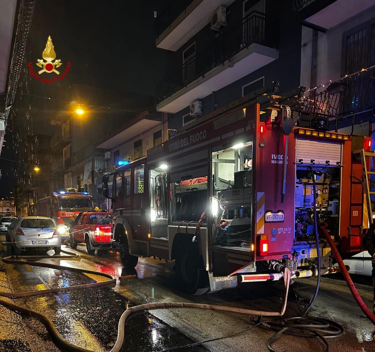 MISTERBIANCO INCENDIO IN UN APPARTAMENTO,  SUL POSTO I SOCCORSI - 