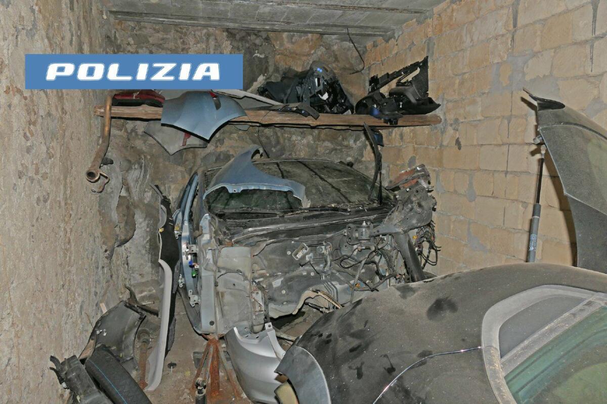 SCOVATO UN DEPOSITO DI AUTO RUBATE AD ACIREALE, INDAGATO UN UOMO - 