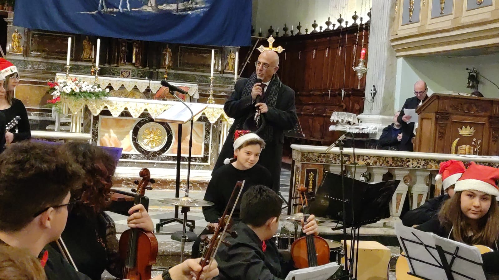 MAGICO CONCERTO DI NATALE ALL'INSEGNA DELL'ARMONIA DELL'IC DON MILANI DI PATERNÒ